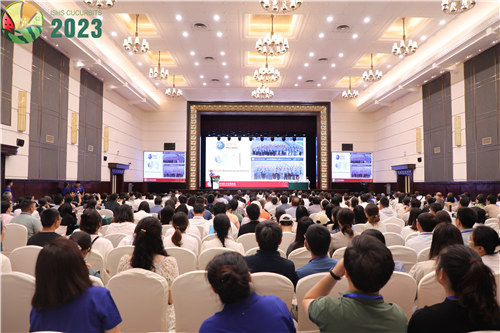 联盟秘书长张兴平博士在第七届国际瓜类作物学术大会上做主旨报告